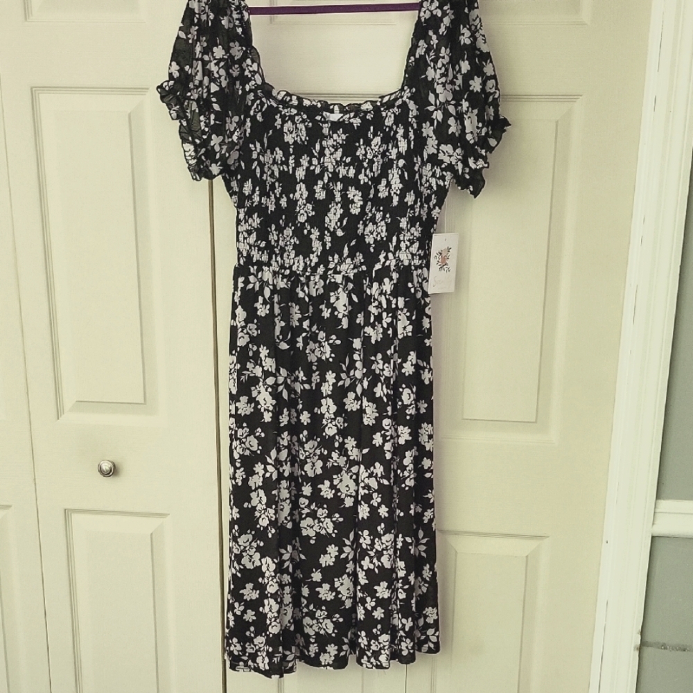 Sirenlily Black & White Floral Gathered Torso Dress 1X